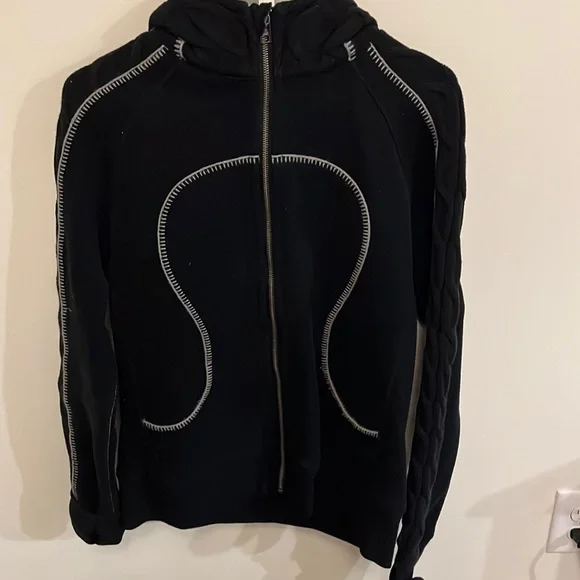 Lululemon scuba - Picture 1 of 4